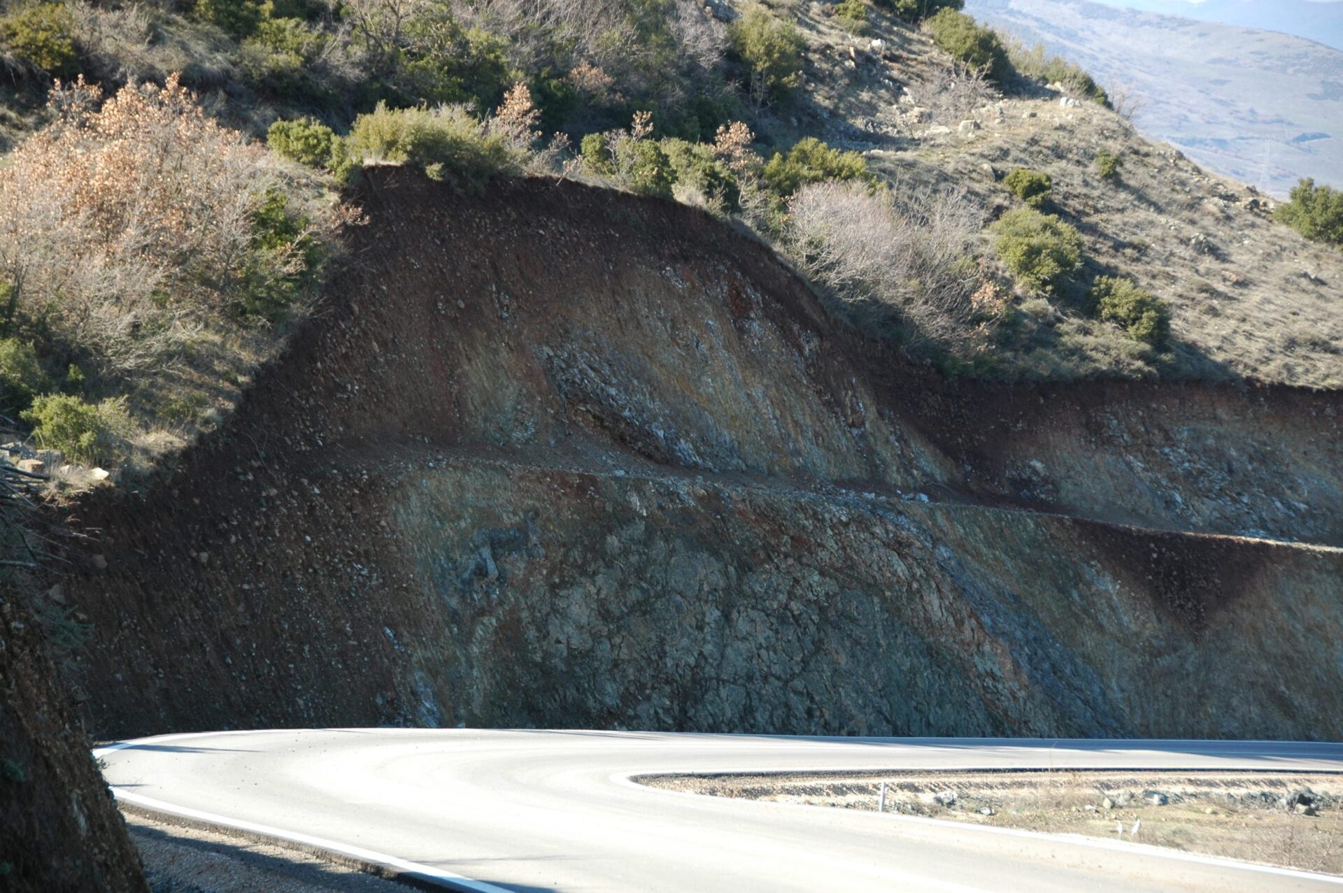 Γεωτεχνικές έρευνες, γεωλογική και γεωτεχνική αξιολόγηση και μελέτες στο έργο παραχώρησης: "Μελέτη – Κατασκευή – Χρηματοδότηση - Λειτουργία – Συντήρηση και Εκμετάλλευση του Αυτοκινητοδρόμου Κεντρικής Ελλάδος (Ε65)"