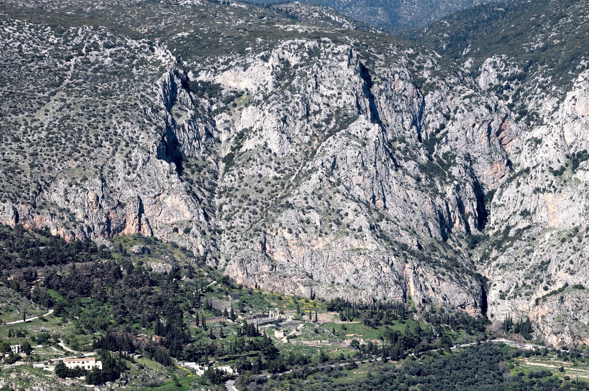 Μελέτη προστασίας από καταπτώσεις σε τμήμα της Ε.Ο. Αράχωβας - Δελφών, στην περιοχή του Αρχαιολογικού Χώρου Δελφών